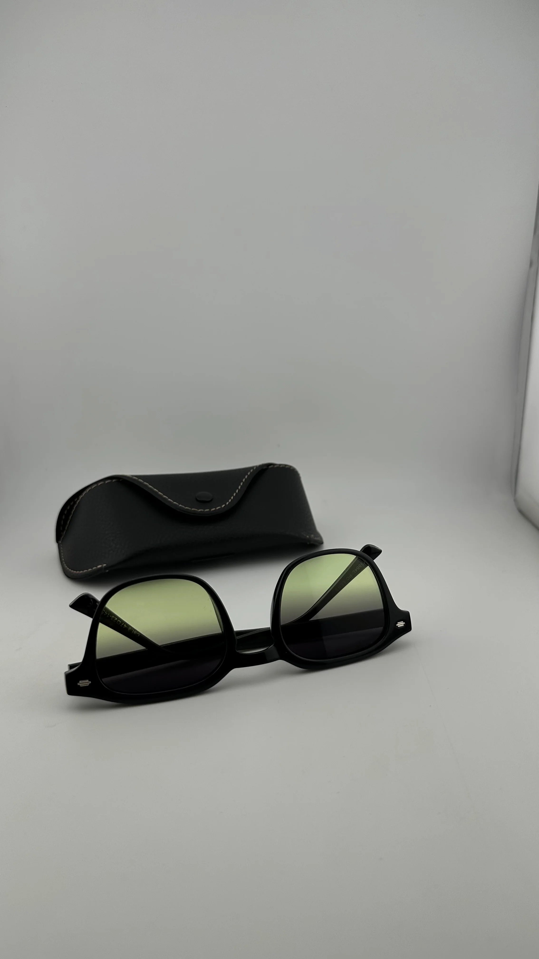 Dark green AYRIS