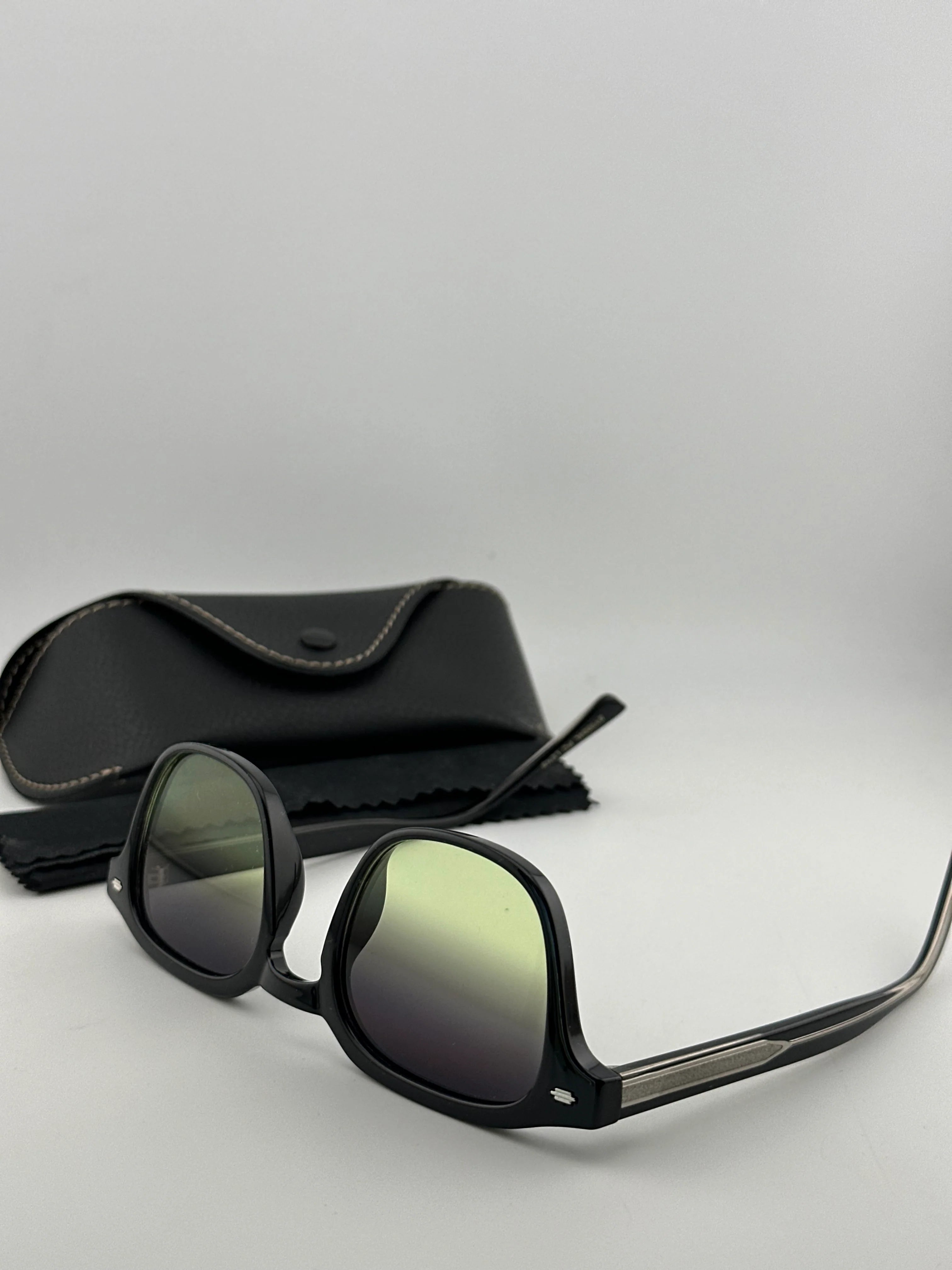 Dark green AYRIS