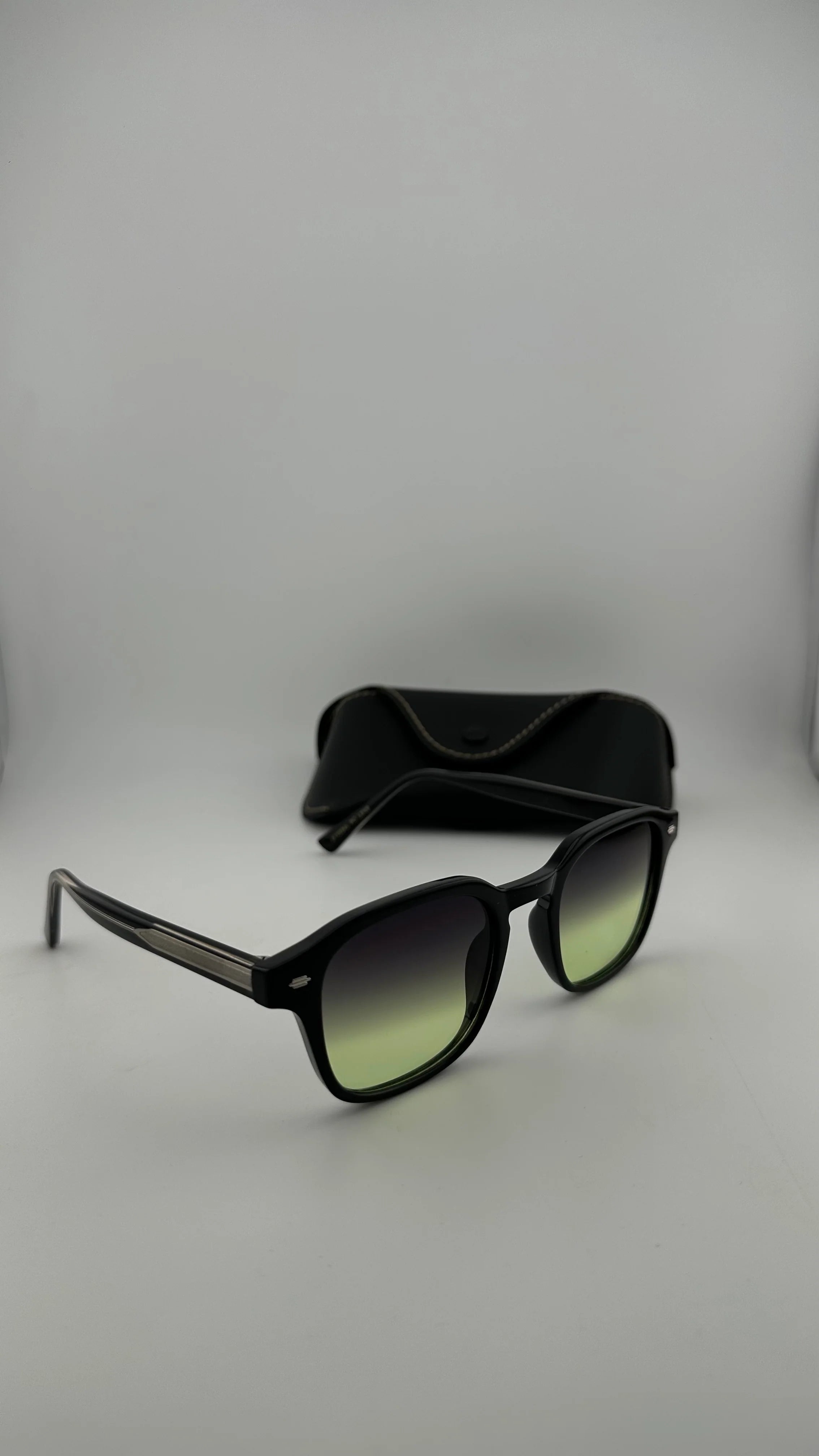 Dark green AYRIS